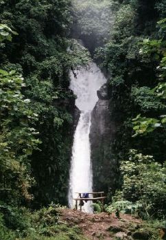 [poas_sarapiqui_catarata_la_paz]